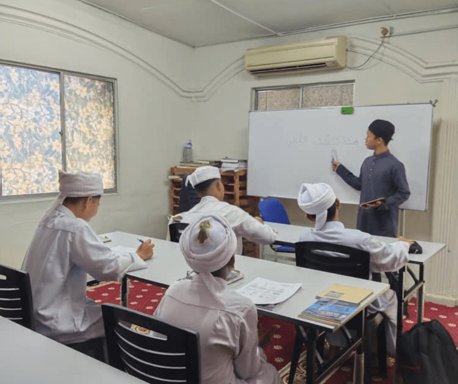 Kelas Arab Menengah Rendah